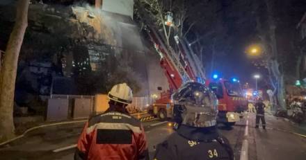 Europe - INCENDIE - La vidéo de l'incendie de l'Eglise des Saints-François à Montpellier : Le feu ne progresse plus